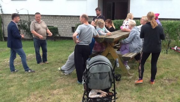 Spotkanie z mieszkańcami Bielawy ws. braku dostępu do sieci wodociągowej Spotkanie z mieszkańcami Bielawy ws. braku dostępu do sieci wodociągowej