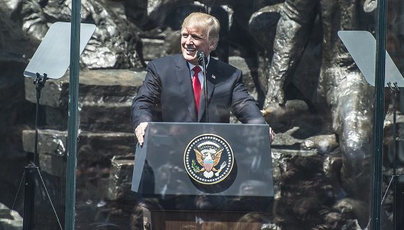 Ponad 200 osób z okręgu wałbrzyskiego na wystąpieniu Prezydenta USA Donalda Trumpa Ponad 200 osób z okręgu wałbrzyskiego na wystąpieniu Prezydenta USA Donalda Trumpa