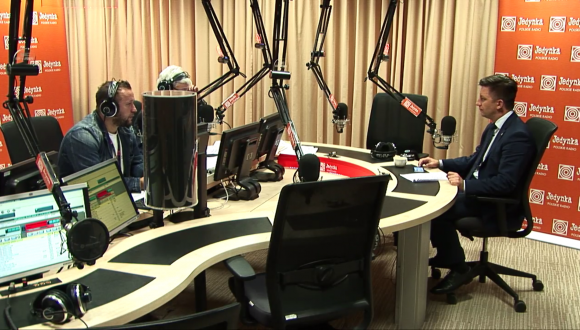 „Zależy nam, aby wojsko było wyposażone w nowoczesny, bezpieczny i skuteczny sprzęt” – rozmowa w radiowej Jedynce „Zależy nam, aby wojsko było wyposażone w nowoczesny, bezpieczny i skuteczny sprzęt” – rozmowa w radiowej Jedynce