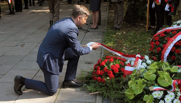 Odsłonięcie pomnika upamiętniającego żołnierzy węgierskich wspierających Powstanie Warszawskie Odsłonięcie pomnika upamiętniającego żołnierzy węgierskich wspierających Powstanie Warszawskie