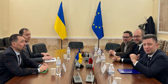 Raport prezydenta Sauli Niinistö podkreśla konieczność budowy „kompleksowej gotowości” UE i jej państw członkowskich, proponując wprowadzenie nowych mechanizmów centralizacji oraz koordynacji na p (2) Raport prezydenta Sauli Niinistö podkreśla konieczność budowy „kompleksowej gotowości” UE i jej państw członkowskich, proponując wprowadzenie nowych mechanizmów centralizacji oraz koordynacji na p (2)