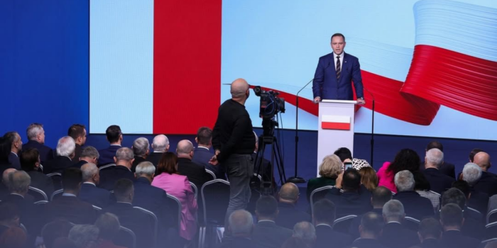 Raport prezydenta Sauli Niinistö podkreśla konieczność budowy „kompleksowej gotowości” UE i jej państw członkowskich, proponując wprowadzenie nowych mechanizmów centralizacji oraz koordynacji na p (5) Raport prezydenta Sauli Niinistö podkreśla konieczność budowy „kompleksowej gotowości” UE i jej państw członkowskich, proponując wprowadzenie nowych mechanizmów centralizacji oraz koordynacji na p (5)