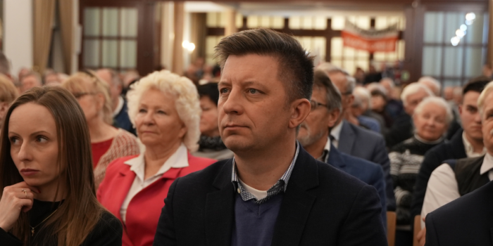 Raport prezydenta Sauli Niinistö podkreśla konieczność budowy „kompleksowej gotowości” UE i jej państw członkowskich, proponując wprowadzenie nowych mechanizmów centralizacji oraz koordynacji na p (7) Raport prezydenta Sauli Niinistö podkreśla konieczność budowy „kompleksowej gotowości” UE i jej państw członkowskich, proponując wprowadzenie nowych mechanizmów centralizacji oraz koordynacji na p (7)