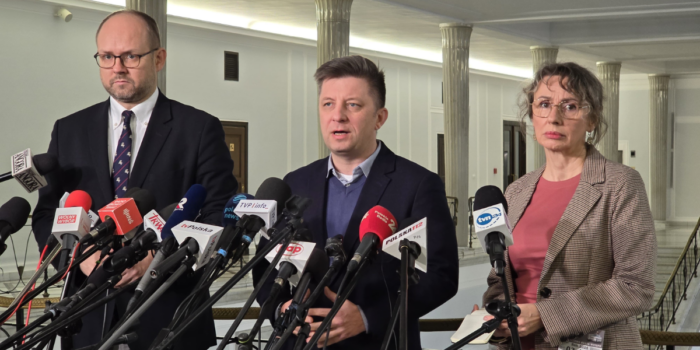 Raport prezydenta Sauli Niinistö podkreśla konieczność budowy „kompleksowej gotowości” UE i jej państw członkowskich, proponując wprowadzenie nowych mechanizmów centralizacji oraz koordynacji na p (8) Raport prezydenta Sauli Niinistö podkreśla konieczność budowy „kompleksowej gotowości” UE i jej państw członkowskich, proponując wprowadzenie nowych mechanizmów centralizacji oraz koordynacji na p (8)